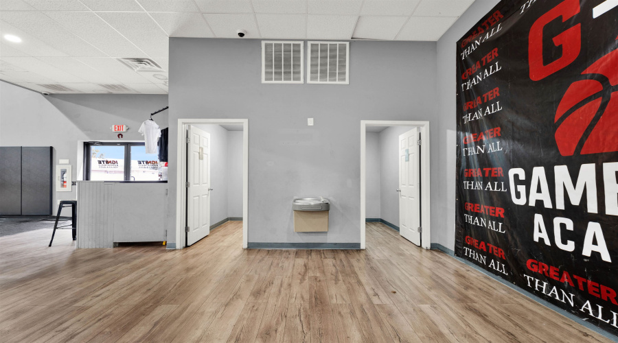 317 E Eistetter St, Laredo, Texas 78041, 1 Room Rooms,3 BathroomsBathrooms,Commercial retail/office,For Sale,317 E Eistetter St,20264168