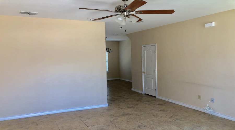 4246 Dorel Dr, Laredo, Texas 78043, 2 Bedrooms Bedrooms, 5 Rooms Rooms,2 BathroomsBathrooms,Residential,For Rent,4246 Dorel Dr,20263279