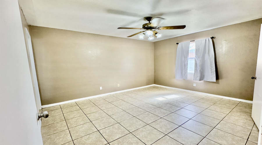 1421 Reagan Dr, Laredo, Texas 78046, 3 Bedrooms Bedrooms, 5 Rooms Rooms,2 BathroomsBathrooms,Residential,For Rent,1421 Reagan Dr,20264154