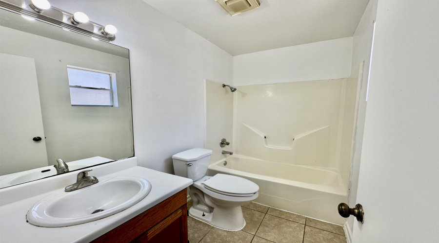 1421 Reagan Dr, Laredo, Texas 78046, 3 Bedrooms Bedrooms, 5 Rooms Rooms,2 BathroomsBathrooms,Residential,For Rent,1421 Reagan Dr,20264154