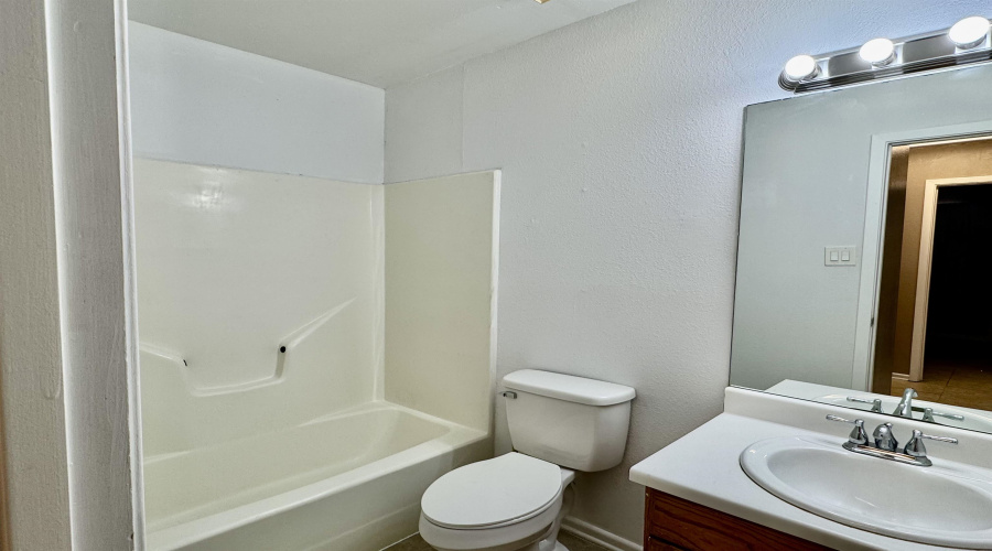 1421 Reagan Dr, Laredo, Texas 78046, 3 Bedrooms Bedrooms, 5 Rooms Rooms,2 BathroomsBathrooms,Residential,For Rent,1421 Reagan Dr,20264154