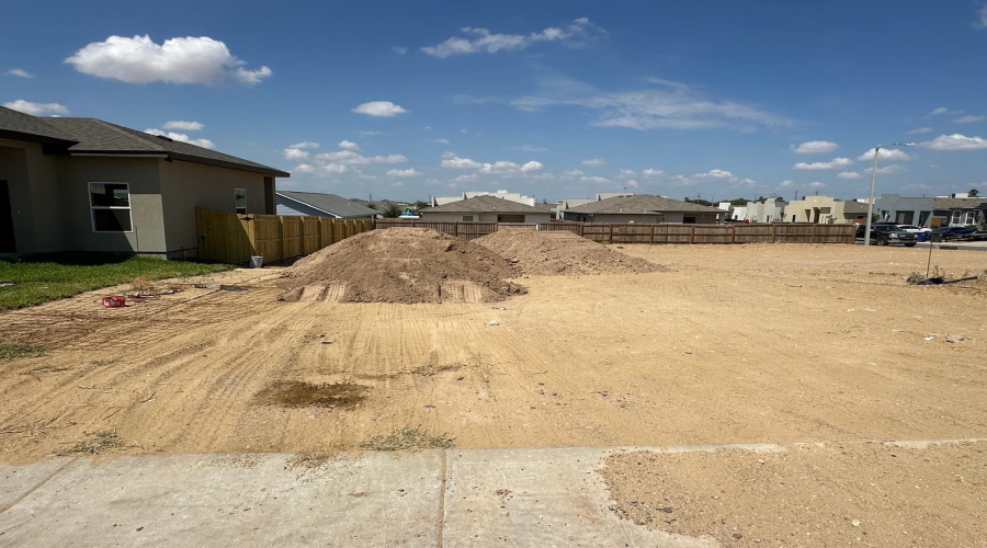 5204 Curuba Dr., Laredo, Texas 78046, 4 Bedrooms Bedrooms, 5 Rooms Rooms,2 BathroomsBathrooms,Residential,For Sale,5204 Curuba Dr.,20264156