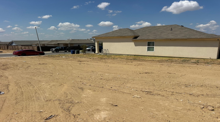 5008 Castano Dr., Laredo, Texas 78046, 4 Bedrooms Bedrooms, 5 Rooms Rooms,2 BathroomsBathrooms,Residential,For Sale,5008 Castano Dr.,20264157