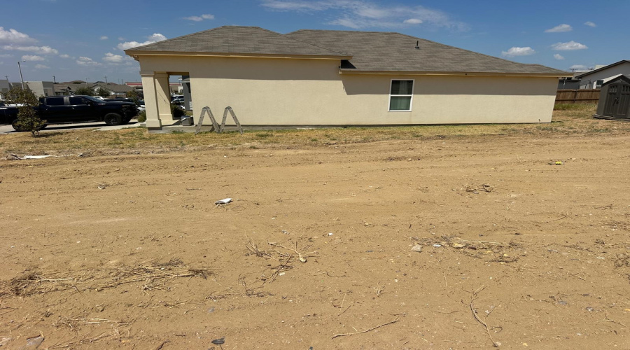 5008 Castano Dr., Laredo, Texas 78046, 4 Bedrooms Bedrooms, 5 Rooms Rooms,2 BathroomsBathrooms,Residential,For Sale,5008 Castano Dr.,20264157