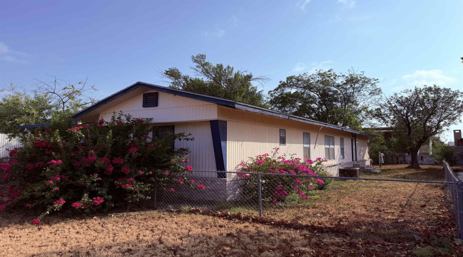 507 Lobo Lp, Laredo, Texas 78045-8733, 3 Bedrooms Bedrooms, 4 Rooms Rooms,2 BathroomsBathrooms,Residential,For Sale,507 Lobo Lp,20264159