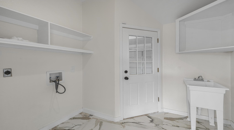 427 Baffin Bay Dr, Laredo, Texas 78041, 5 Bedrooms Bedrooms, 9 Rooms Rooms,3 BathroomsBathrooms,Residential,For Sale,427 Baffin Bay Dr,20264162