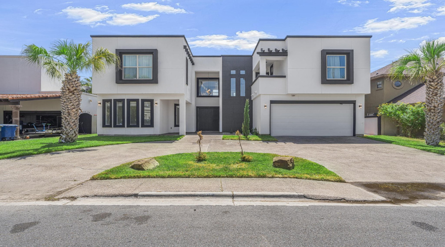 427 Baffin Bay Dr, Laredo, Texas 78041, 5 Bedrooms Bedrooms, 9 Rooms Rooms,3 BathroomsBathrooms,Residential,For Sale,427 Baffin Bay Dr,20264162