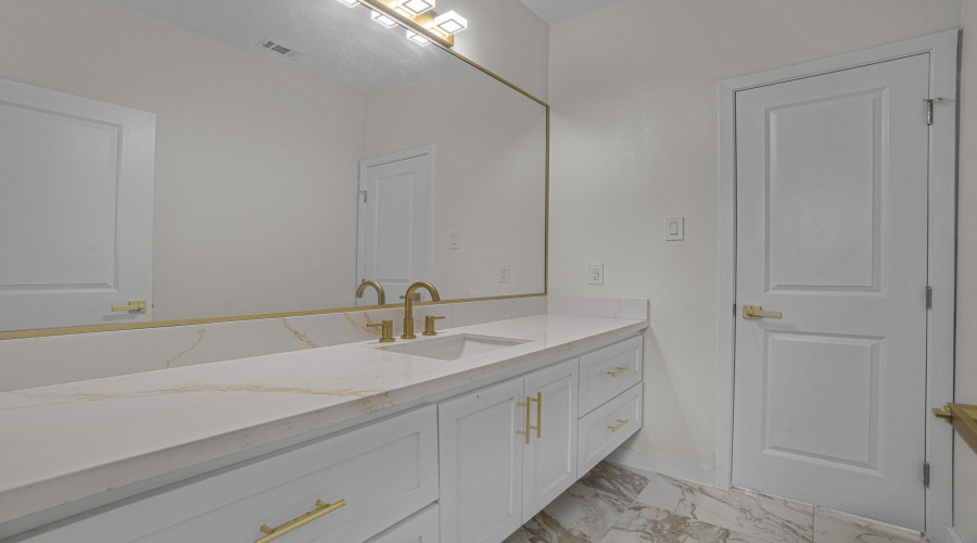 427 Baffin Bay Dr, Laredo, Texas 78041, 5 Bedrooms Bedrooms, 9 Rooms Rooms,3 BathroomsBathrooms,Residential,For Sale,427 Baffin Bay Dr,20264162