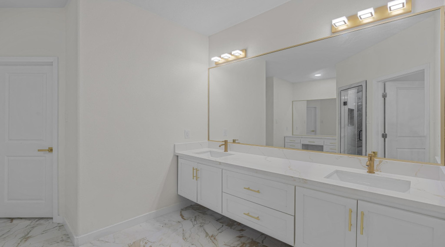 427 Baffin Bay Dr, Laredo, Texas 78041, 5 Bedrooms Bedrooms, 9 Rooms Rooms,3 BathroomsBathrooms,Residential,For Sale,427 Baffin Bay Dr,20264162