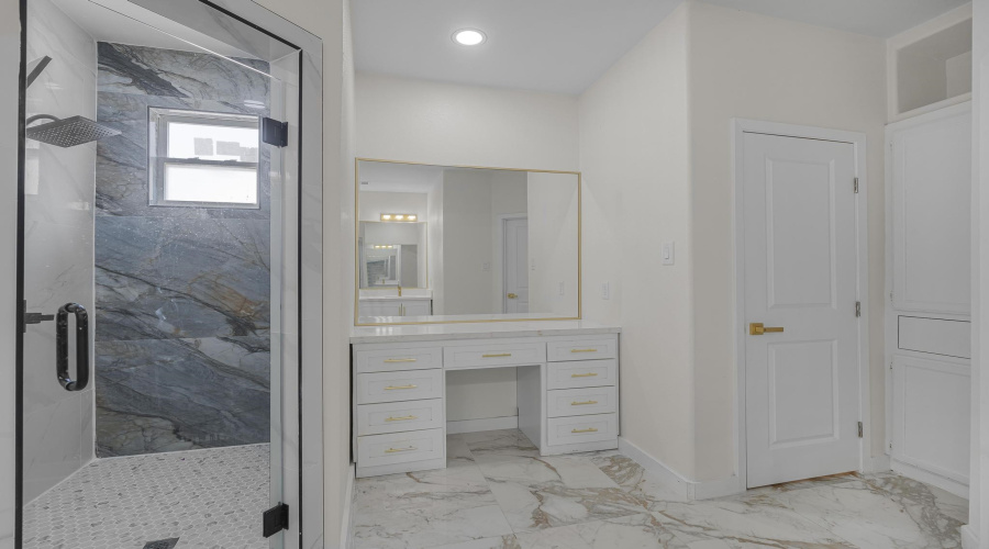 427 Baffin Bay Dr, Laredo, Texas 78041, 5 Bedrooms Bedrooms, 9 Rooms Rooms,3 BathroomsBathrooms,Residential,For Sale,427 Baffin Bay Dr,20264162