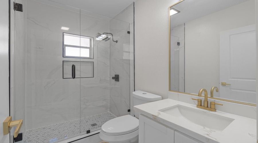 427 Baffin Bay Dr, Laredo, Texas 78041, 5 Bedrooms Bedrooms, 9 Rooms Rooms,3 BathroomsBathrooms,Residential,For Sale,427 Baffin Bay Dr,20264162