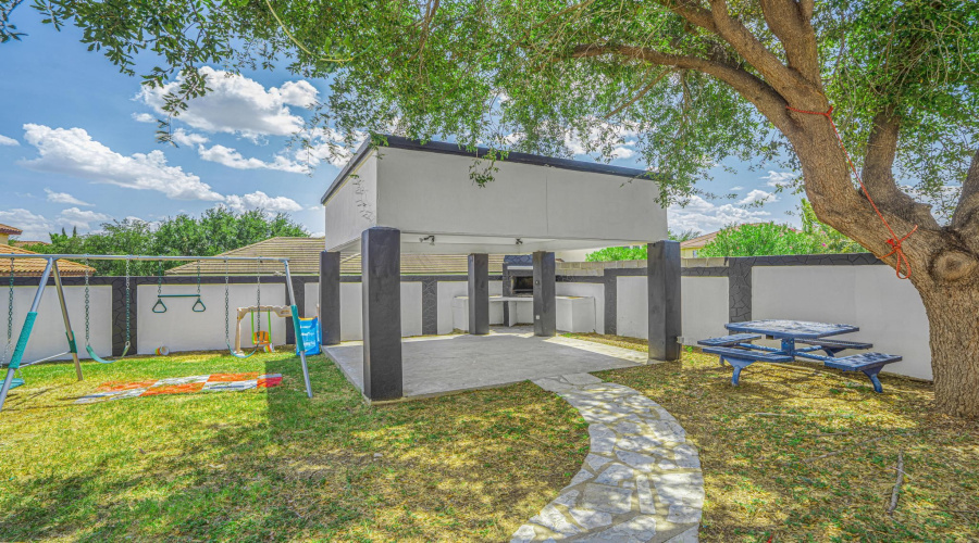 427 Baffin Bay Dr, Laredo, Texas 78041, 5 Bedrooms Bedrooms, 9 Rooms Rooms,3 BathroomsBathrooms,Residential,For Sale,427 Baffin Bay Dr,20264162