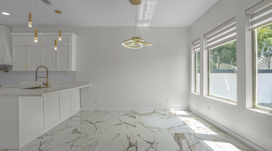 427 Baffin Bay Dr, Laredo, Texas 78041, 5 Bedrooms Bedrooms, 9 Rooms Rooms,3 BathroomsBathrooms,Residential,For Sale,427 Baffin Bay Dr,20264162