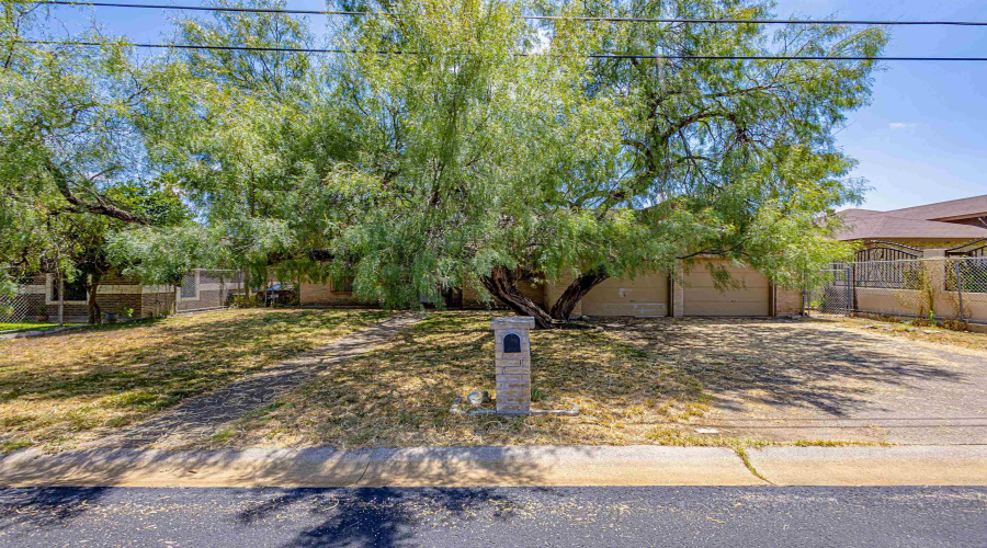 2017 Willow St, Laredo, Texas 78043, 4 Bedrooms Bedrooms, 8 Rooms Rooms,3 BathroomsBathrooms,Residential,For Sale,2017 Willow St,20264163