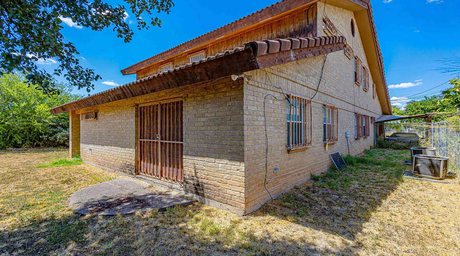 2017 Willow St, Laredo, Texas 78043, 4 Bedrooms Bedrooms, 8 Rooms Rooms,3 BathroomsBathrooms,Residential,For Sale,2017 Willow St,20264163