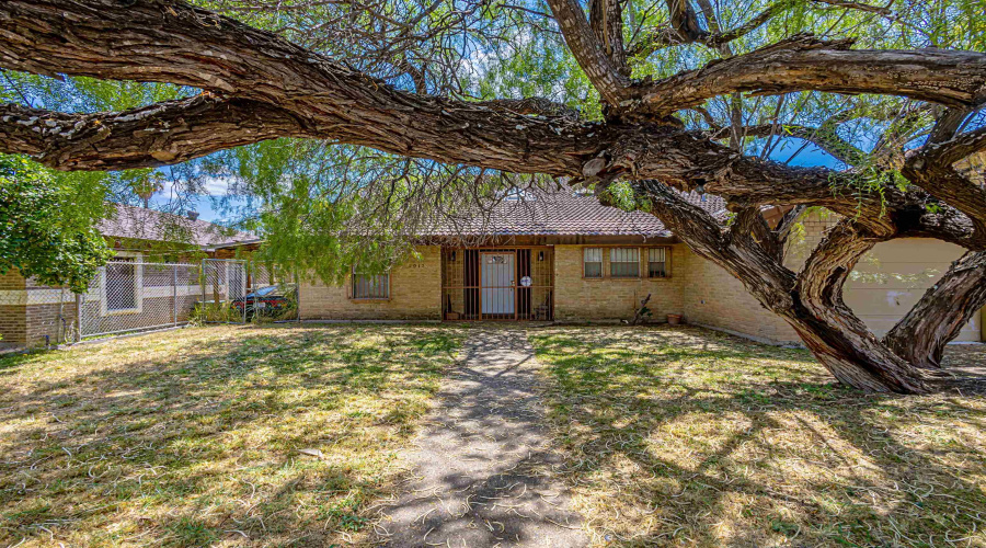 2017 Willow St, Laredo, Texas 78043, 4 Bedrooms Bedrooms, 8 Rooms Rooms,3 BathroomsBathrooms,Residential,For Sale,2017 Willow St,20264163
