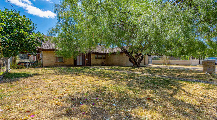 2017 Willow St, Laredo, Texas 78043, 4 Bedrooms Bedrooms, 8 Rooms Rooms,3 BathroomsBathrooms,Residential,For Sale,2017 Willow St,20264163