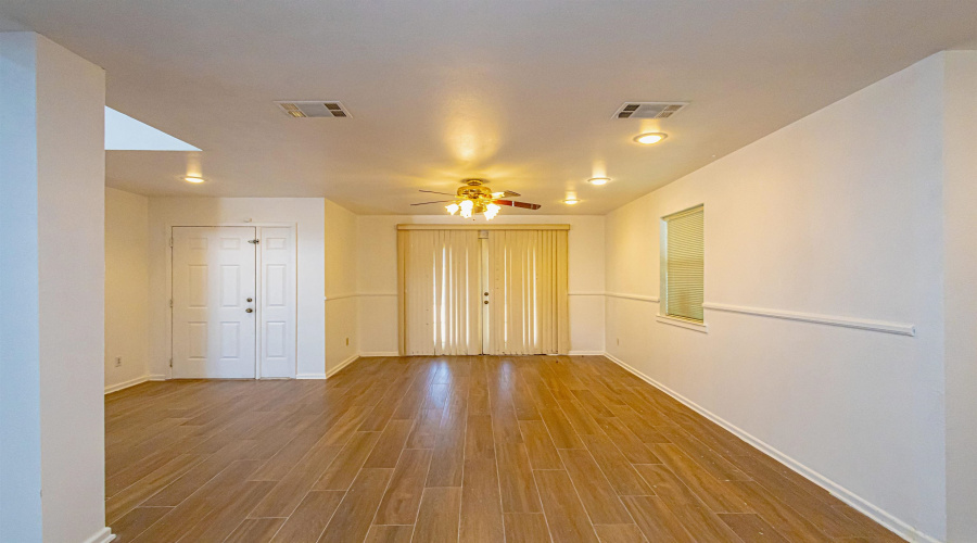 2017 Willow St, Laredo, Texas 78043, 4 Bedrooms Bedrooms, 8 Rooms Rooms,3 BathroomsBathrooms,Residential,For Sale,2017 Willow St,20264163