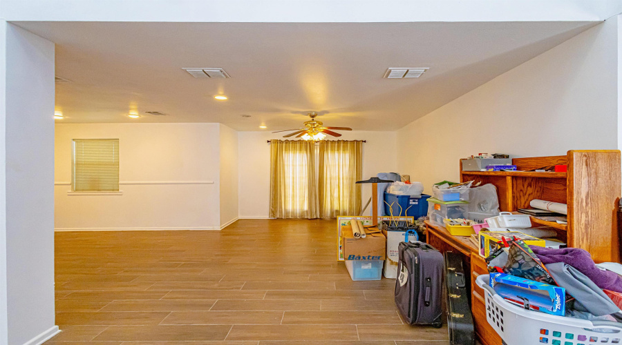 2017 Willow St, Laredo, Texas 78043, 4 Bedrooms Bedrooms, 8 Rooms Rooms,3 BathroomsBathrooms,Residential,For Sale,2017 Willow St,20264163