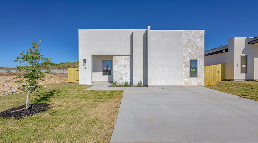 109 Faith Dr., Laredo, Texas 78043, 3 Bedrooms Bedrooms, 5 Rooms Rooms,2 BathroomsBathrooms,Residential,For Sale,109 Faith Dr.,20264164