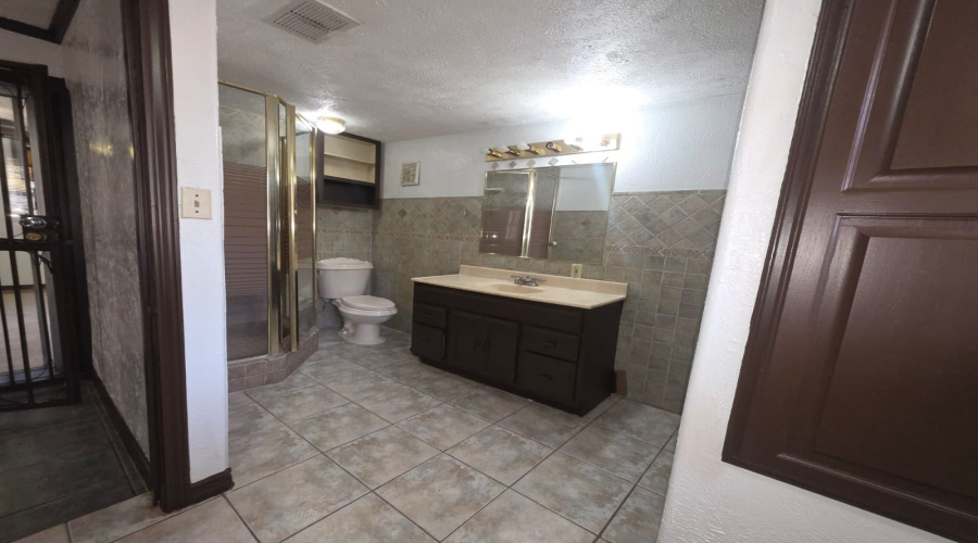 2420 Stewart St, Laredo, Texas 78043, 4 Bedrooms Bedrooms, 6 Rooms Rooms,2 BathroomsBathrooms,Residential,For Rent,2420 Stewart St,20264166