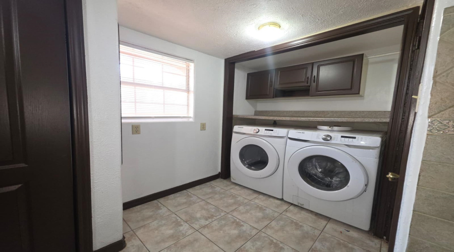 2420 Stewart St, Laredo, Texas 78043, 4 Bedrooms Bedrooms, 6 Rooms Rooms,2 BathroomsBathrooms,Residential,For Rent,2420 Stewart St,20264166