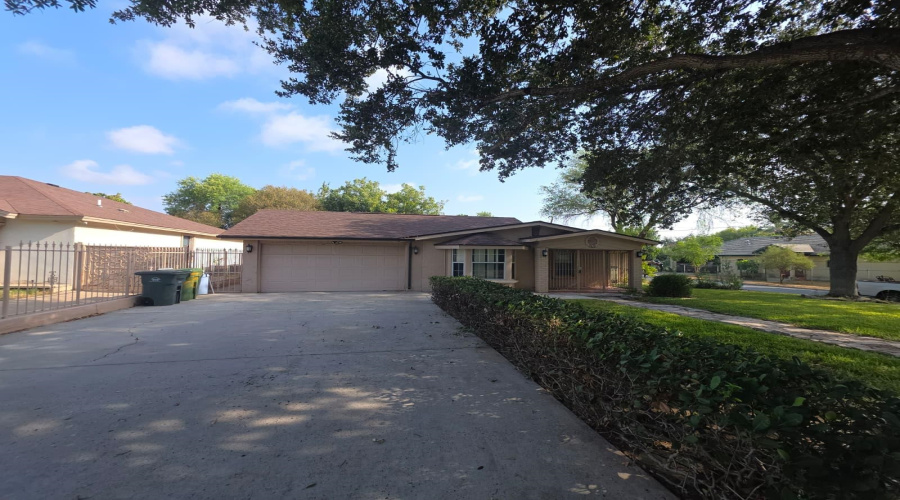 2420 Stewart St, Laredo, Texas 78043, 4 Bedrooms Bedrooms, 6 Rooms Rooms,2 BathroomsBathrooms,Residential,For Rent,2420 Stewart St,20264166