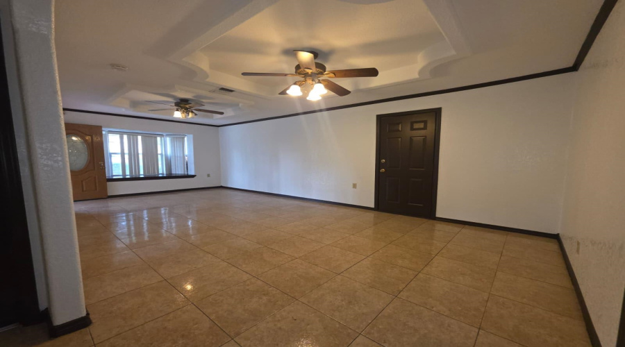 2420 Stewart St, Laredo, Texas 78043, 4 Bedrooms Bedrooms, 6 Rooms Rooms,2 BathroomsBathrooms,Residential,For Rent,2420 Stewart St,20264166