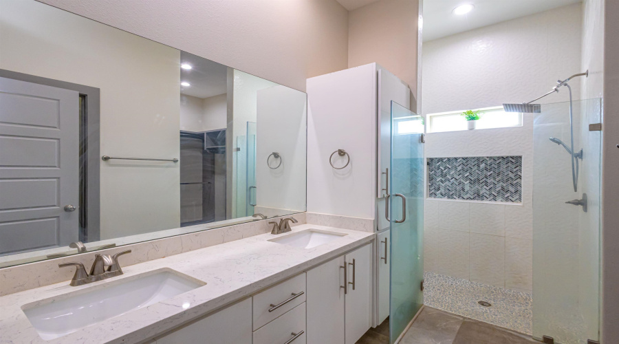 2510 Mario St., Laredo, Texas 78046, 4 Bedrooms Bedrooms, 6 Rooms Rooms,2 BathroomsBathrooms,Residential,For Sale,2510 Mario St.,20264167