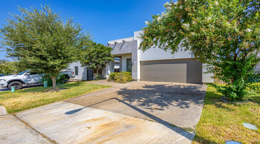 2510 Mario St., Laredo, Texas 78046, 4 Bedrooms Bedrooms, 6 Rooms Rooms,2 BathroomsBathrooms,Residential,For Sale,2510 Mario St.,20264167