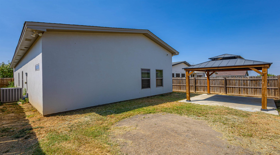 2510 Mario St., Laredo, Texas 78046, 4 Bedrooms Bedrooms, 6 Rooms Rooms,2 BathroomsBathrooms,Residential,For Sale,2510 Mario St.,20264167