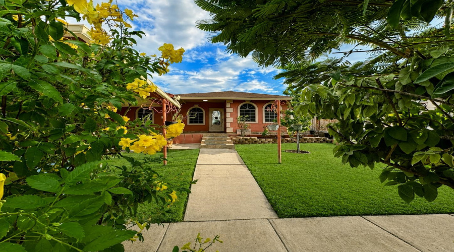 2305 Maida Ln, Laredo, Texas 78046, 3 Bedrooms Bedrooms, 7 Rooms Rooms,2 BathroomsBathrooms,Residential,For Sale,2305 Maida Ln,20264169