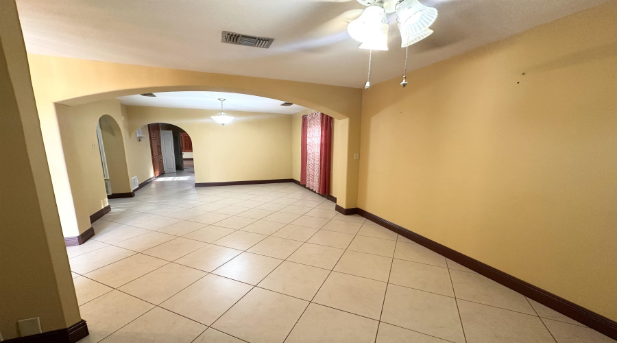 2305 Maida Ln, Laredo, Texas 78046, 3 Bedrooms Bedrooms, 7 Rooms Rooms,2 BathroomsBathrooms,Residential,For Sale,2305 Maida Ln,20264169