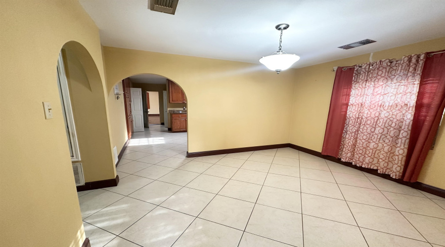 2305 Maida Ln, Laredo, Texas 78046, 3 Bedrooms Bedrooms, 7 Rooms Rooms,2 BathroomsBathrooms,Residential,For Sale,2305 Maida Ln,20264169
