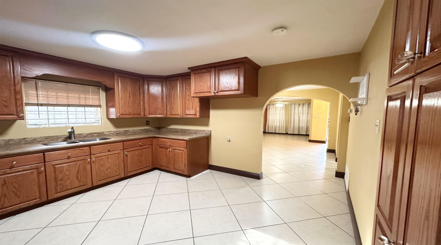 2305 Maida Ln, Laredo, Texas 78046, 3 Bedrooms Bedrooms, 7 Rooms Rooms,2 BathroomsBathrooms,Residential,For Sale,2305 Maida Ln,20264169