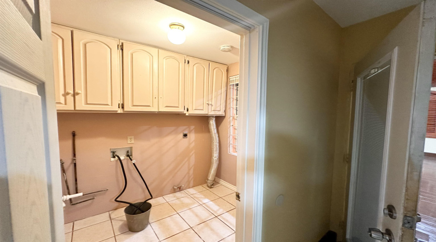 2305 Maida Ln, Laredo, Texas 78046, 3 Bedrooms Bedrooms, 7 Rooms Rooms,2 BathroomsBathrooms,Residential,For Sale,2305 Maida Ln,20264169