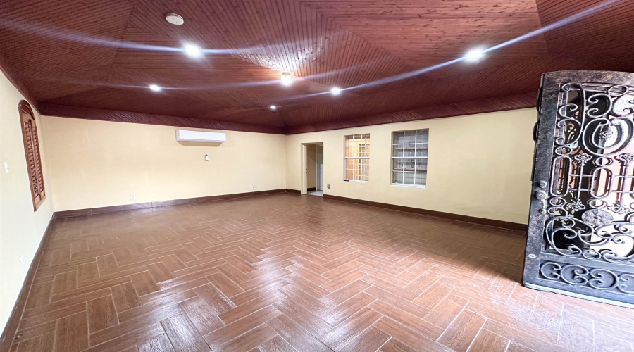 2305 Maida Ln, Laredo, Texas 78046, 3 Bedrooms Bedrooms, 7 Rooms Rooms,2 BathroomsBathrooms,Residential,For Sale,2305 Maida Ln,20264169