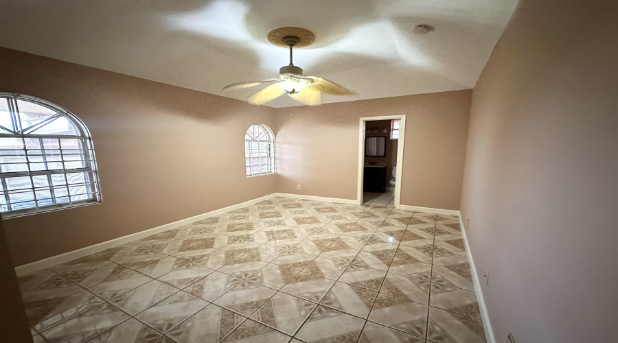2305 Maida Ln, Laredo, Texas 78046, 3 Bedrooms Bedrooms, 7 Rooms Rooms,2 BathroomsBathrooms,Residential,For Sale,2305 Maida Ln,20264169