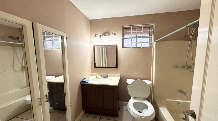 2305 Maida Ln, Laredo, Texas 78046, 3 Bedrooms Bedrooms, 7 Rooms Rooms,2 BathroomsBathrooms,Residential,For Sale,2305 Maida Ln,20264169