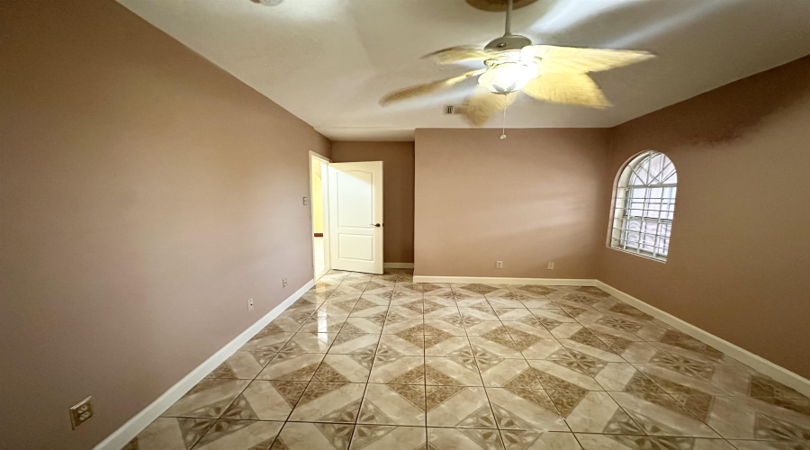 2305 Maida Ln, Laredo, Texas 78046, 3 Bedrooms Bedrooms, 7 Rooms Rooms,2 BathroomsBathrooms,Residential,For Sale,2305 Maida Ln,20264169
