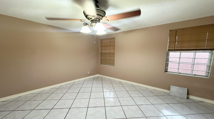 2305 Maida Ln, Laredo, Texas 78046, 3 Bedrooms Bedrooms, 7 Rooms Rooms,2 BathroomsBathrooms,Residential,For Sale,2305 Maida Ln,20264169