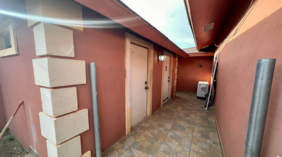 2305 Maida Ln, Laredo, Texas 78046, 3 Bedrooms Bedrooms, 7 Rooms Rooms,2 BathroomsBathrooms,Residential,For Sale,2305 Maida Ln,20264169