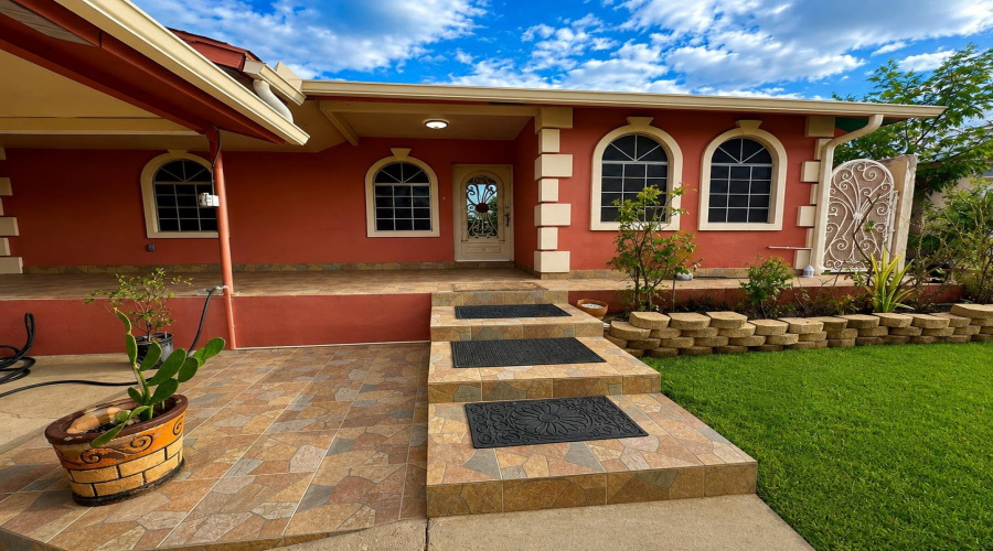 2305 Maida Ln, Laredo, Texas 78046, 3 Bedrooms Bedrooms, 7 Rooms Rooms,2 BathroomsBathrooms,Residential,For Sale,2305 Maida Ln,20264169