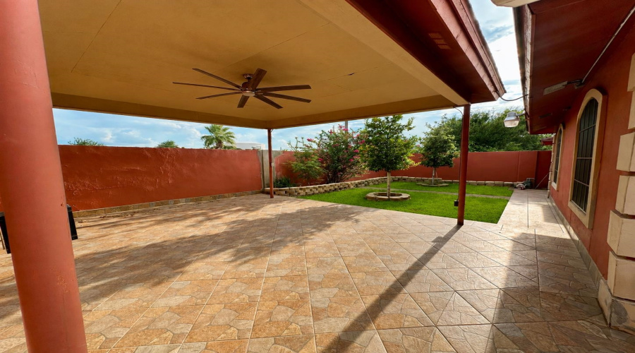 2305 Maida Ln, Laredo, Texas 78046, 3 Bedrooms Bedrooms, 7 Rooms Rooms,2 BathroomsBathrooms,Residential,For Sale,2305 Maida Ln,20264169