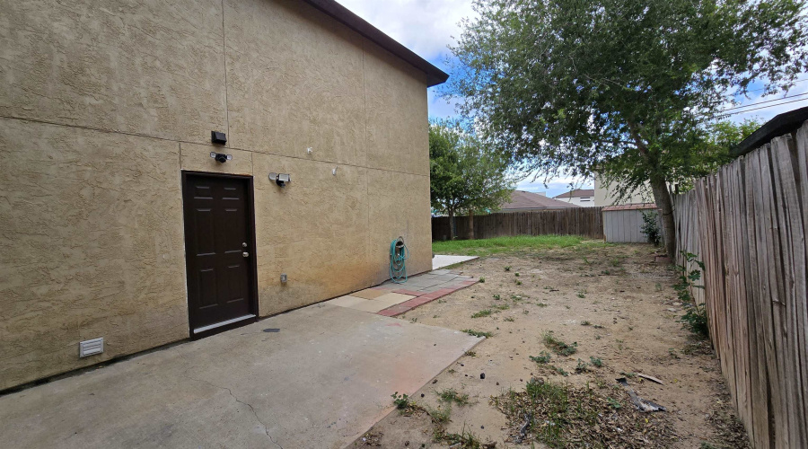 1136 Savannah Lp, Laredo, Texas 78046, 3 Bedrooms Bedrooms, 6 Rooms Rooms,2 BathroomsBathrooms,Residential,For Sale,1136 Savannah Lp,20264170