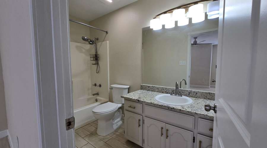 1136 Savannah Lp, Laredo, Texas 78046, 3 Bedrooms Bedrooms, 6 Rooms Rooms,2 BathroomsBathrooms,Residential,For Sale,1136 Savannah Lp,20264170