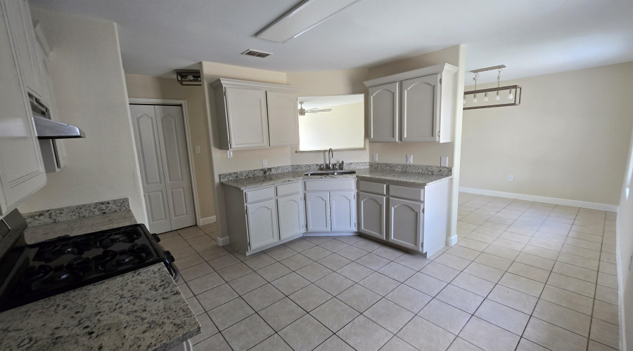 1136 Savannah Lp, Laredo, Texas 78046, 3 Bedrooms Bedrooms, 6 Rooms Rooms,2 BathroomsBathrooms,Residential,For Sale,1136 Savannah Lp,20264170