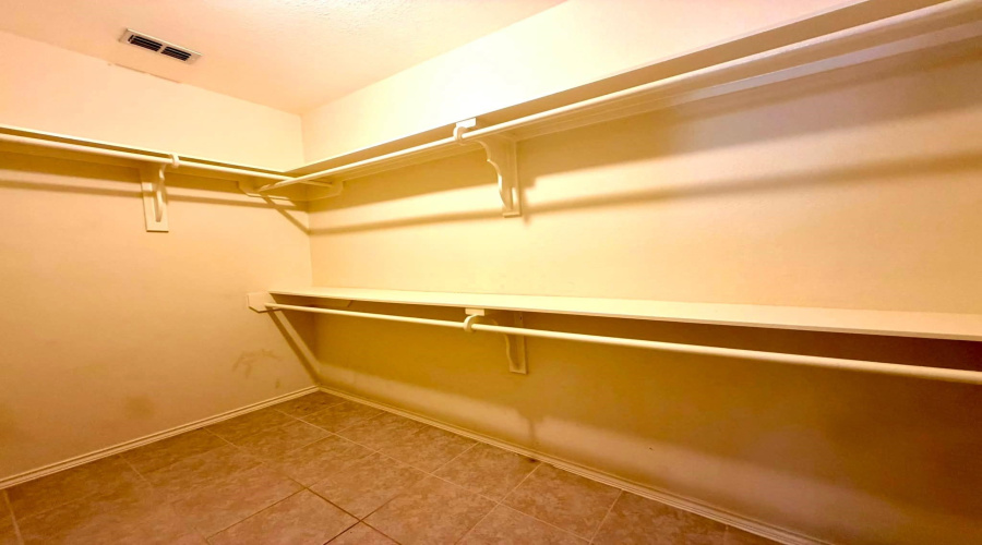 9910 Natalia Dr, Laredo, Texas 78045, 3 Bedrooms Bedrooms, 5 Rooms Rooms,2 BathroomsBathrooms,Residential,For Rent,9910 Natalia Dr,20264171