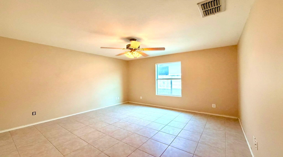 9910 Natalia Dr, Laredo, Texas 78045, 3 Bedrooms Bedrooms, 5 Rooms Rooms,2 BathroomsBathrooms,Residential,For Rent,9910 Natalia Dr,20264171
