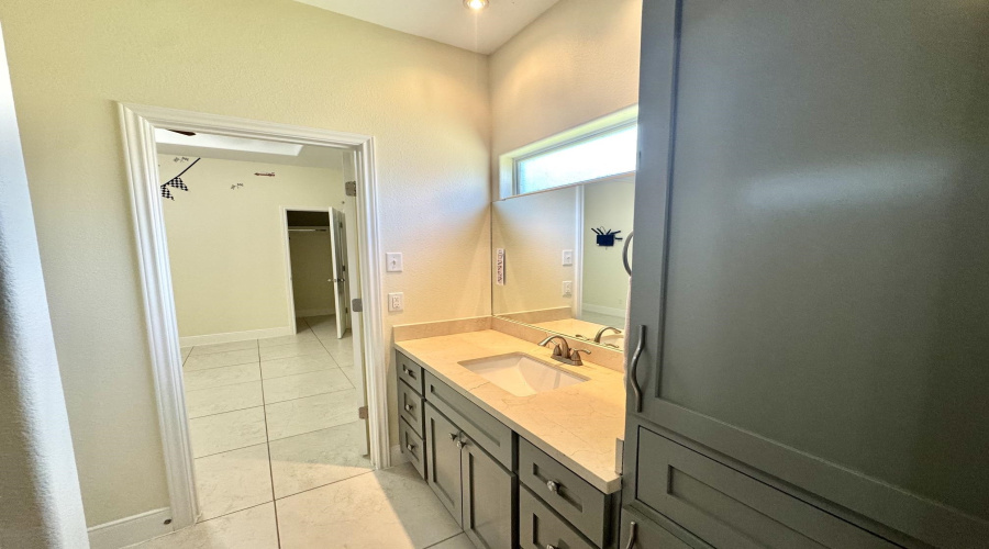 7604 Patricia Highsmith Dr, Laredo, Texas 78041, 4 Bedrooms Bedrooms, 8 Rooms Rooms,3 BathroomsBathrooms,Residential,For Sale,7604 Patricia Highsmith Dr,20264172